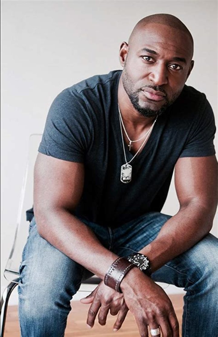 Adrian Holmes Net Worth