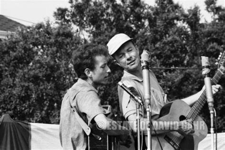 Are Pete Seeger and Bob Seeger related?