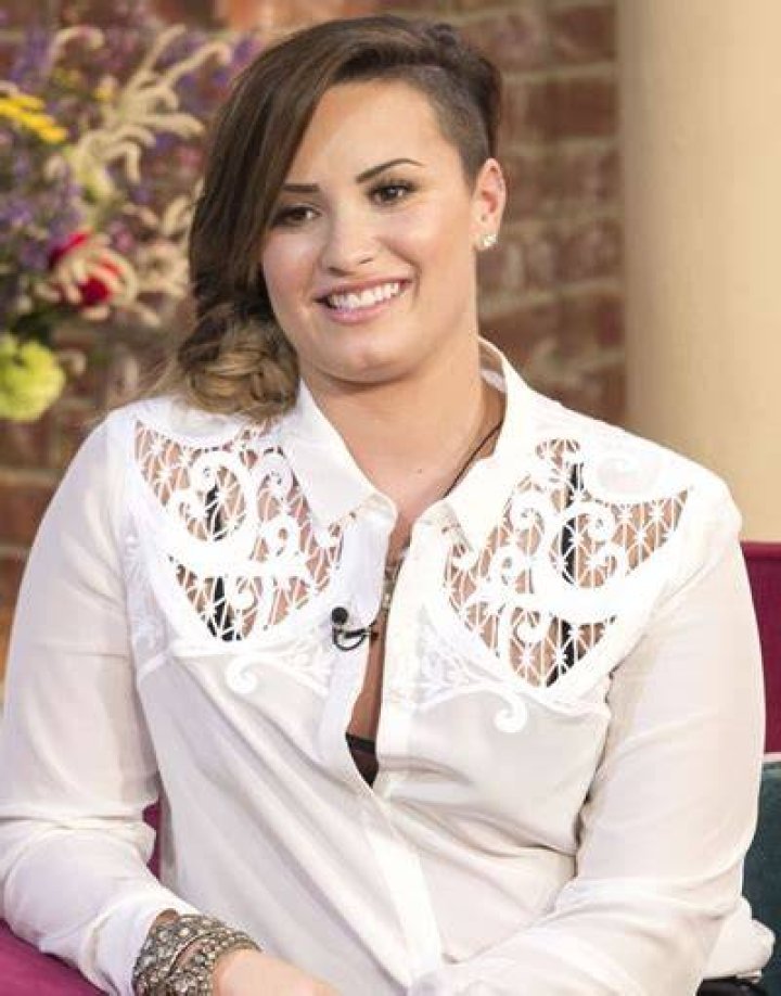 Demi Lovato Bra Size, Age, Weight, Height, Measurements