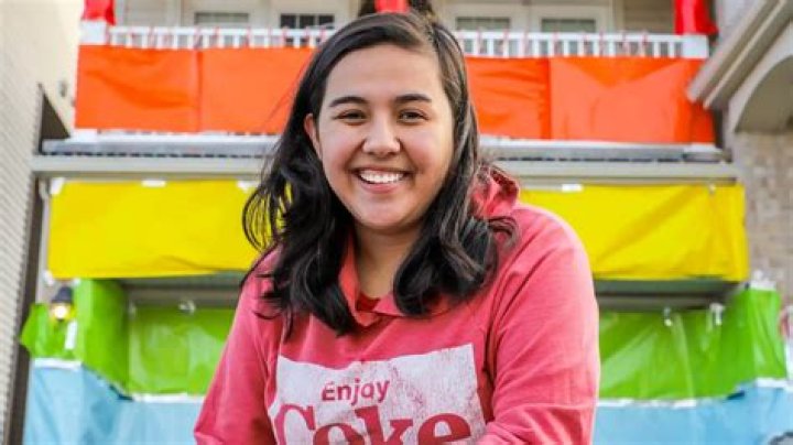 Elle Mills Biography