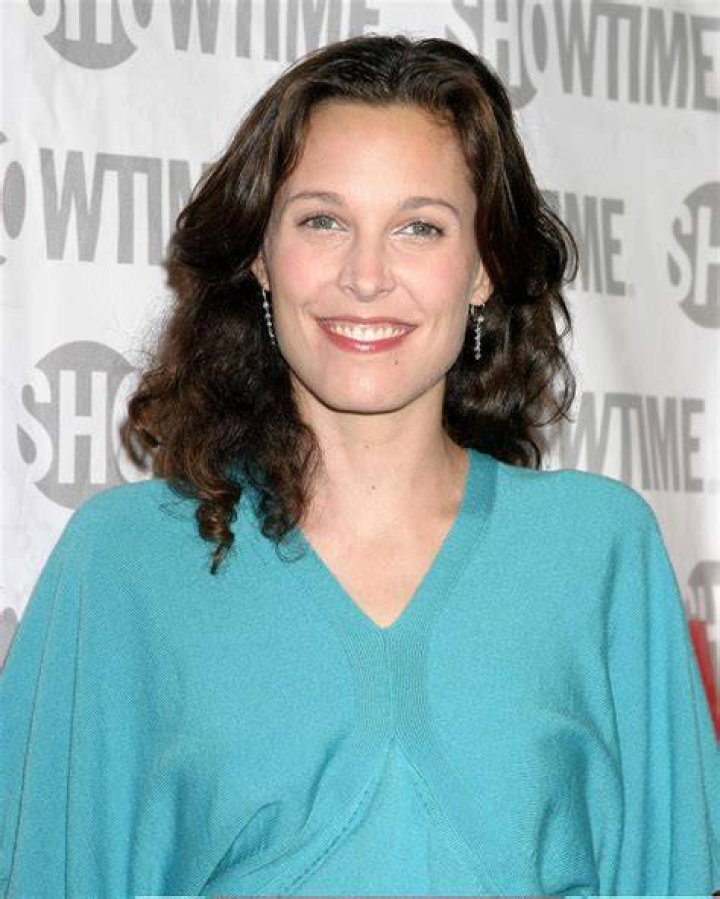 Erin Daniels Bra Size, Age, Weight, Height, Measurements