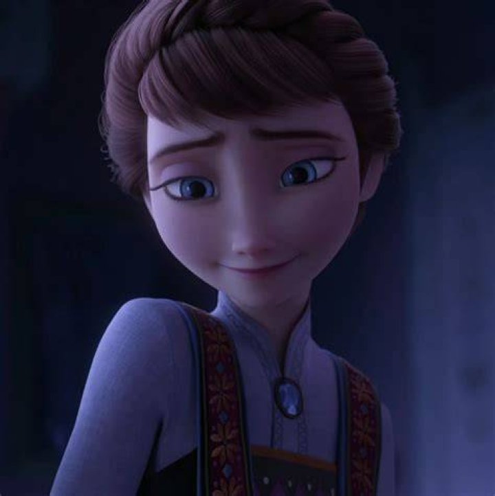 Is Queen Iduna Jack Frost's sister?