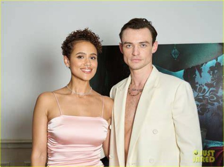 Nathalie Emmanuel and Thomas Doherty in The Invitation
